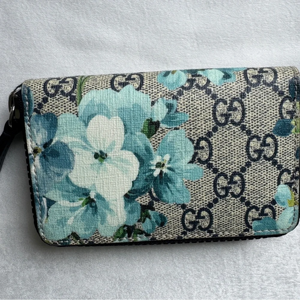 Gucci Blue Floral GG Supreme Zip Wallet - Picture 2 of 7